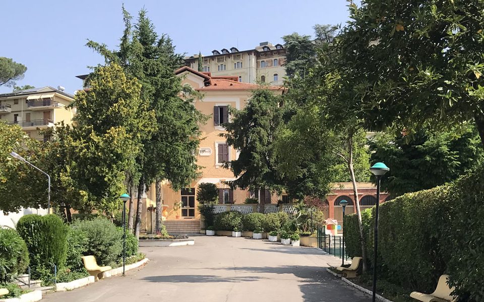 viale di ingresso villa santa chiara